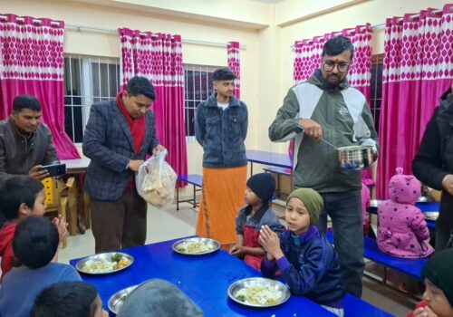 आर्शुको स्मृति दिवसमा बालबालिकाहरुलाई भोजन